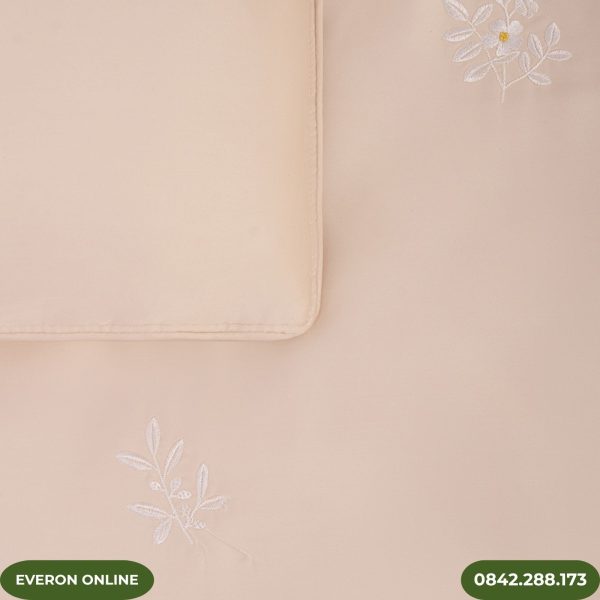 Bộ Chăn Ga Gối Everon Tencel EST25022 Hoa Thêu Màu Hồng